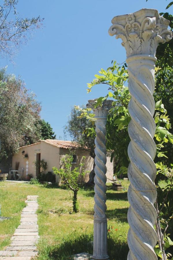 La Petrusa Vernole Bagian luar foto