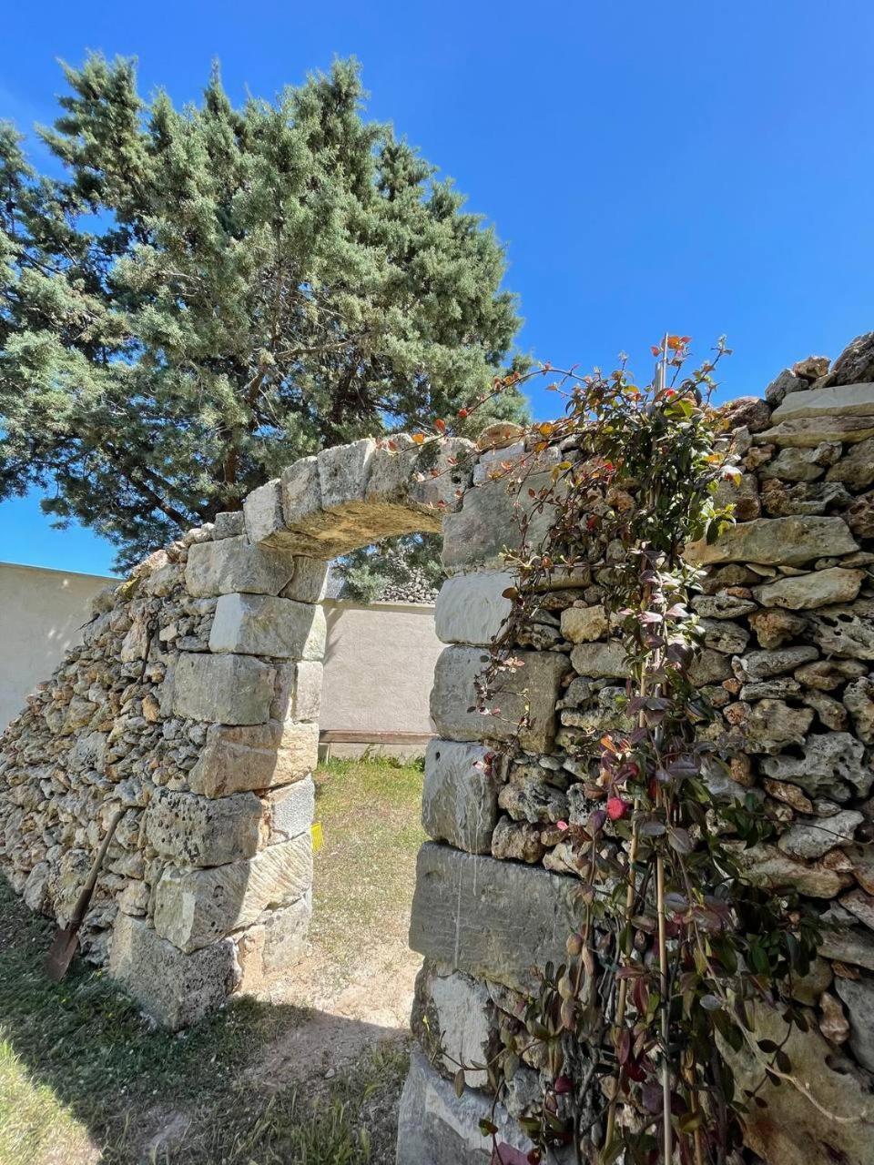 La Petrusa Vernole Bagian luar foto