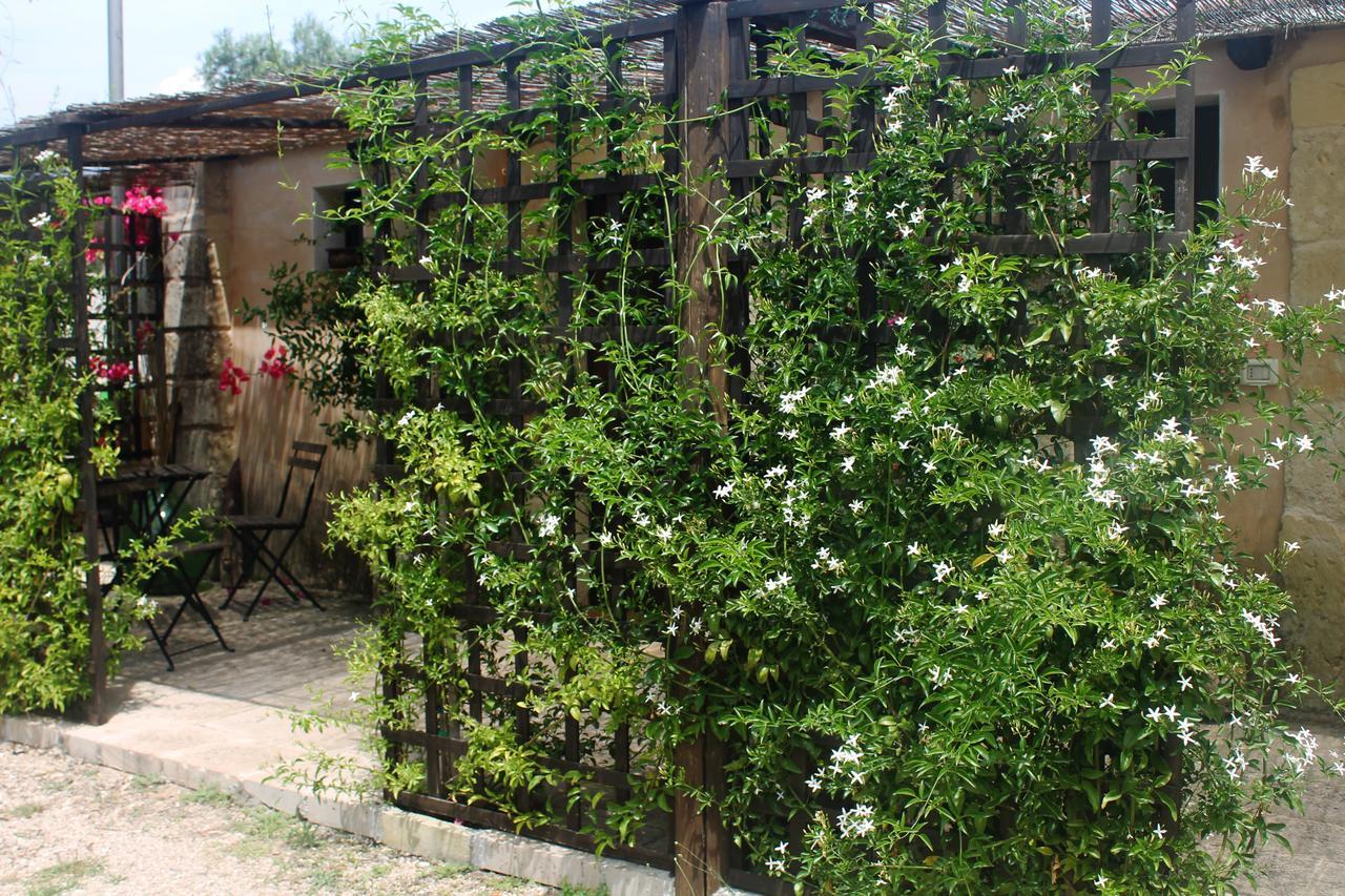 La Petrusa Vernole Bagian luar foto